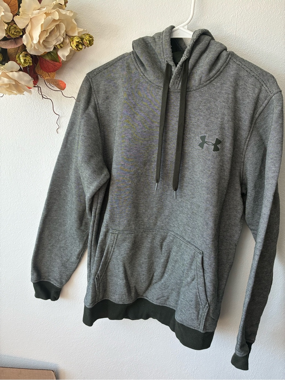 Under Armour Men’s Gray Hooded V-Neck Sweatshirt